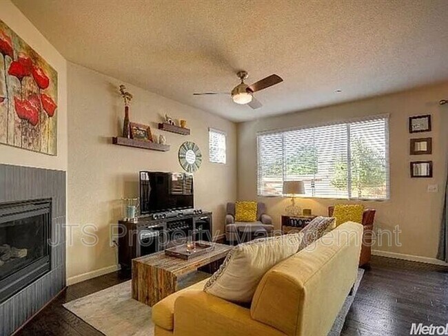 Building Photo - 3428 Trio Ln