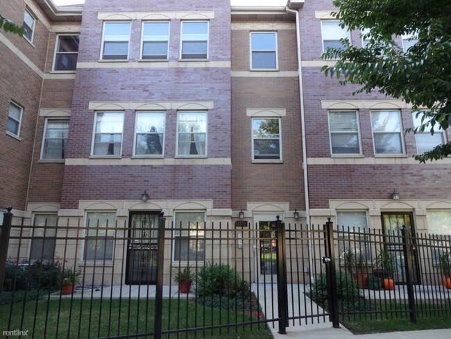 Building Photo - 2 br, 1 bath Condo - 4100 S Drexel Blvd #3B