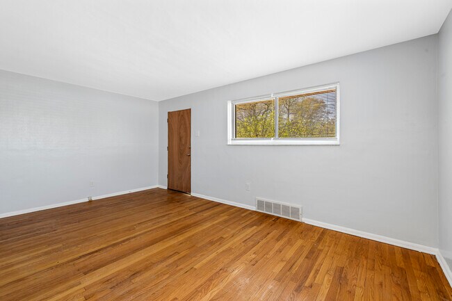 Sala de estar 4 - 7608 Big Bend Blvd