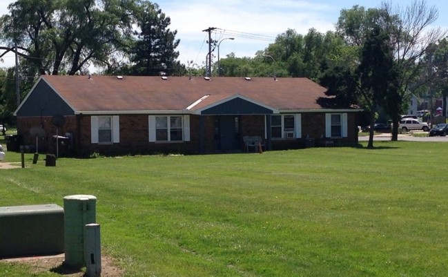 Building Photo - 100-130 N McReynolds Ct