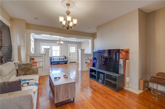 Building Photo - 8010 S Claiborne Ave