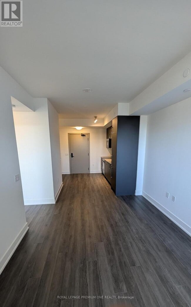 Building Photo - 2075 King Rd