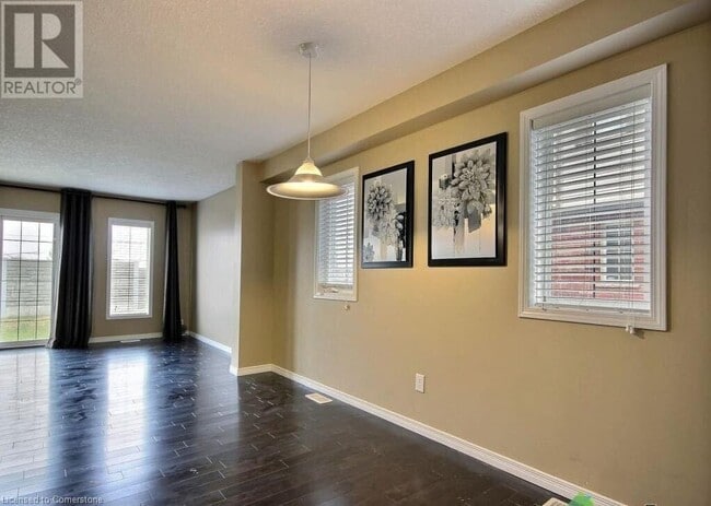Building Photo - 106 Rochefort St.