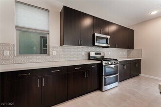 Building Photo - 545 Ruby Mesa Ave