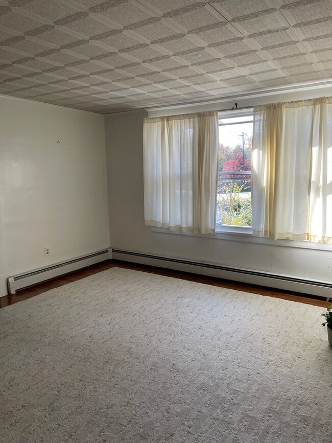 Building Photo - 107 E Main St