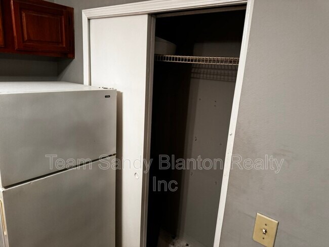 Foto del edificio - 8210 Kipling St