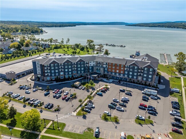 Foto del edificio - 205 Lakeshore Dr