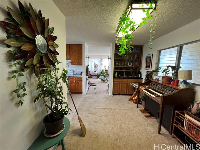 Building Photo - 2650 E Manoa Rd