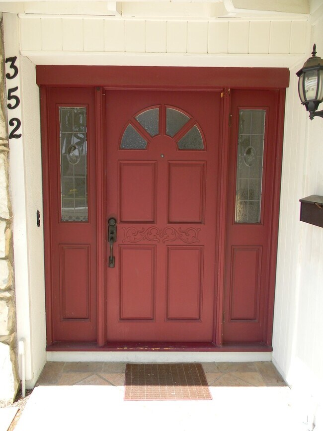 Foto del edificio - 352 S Pine St