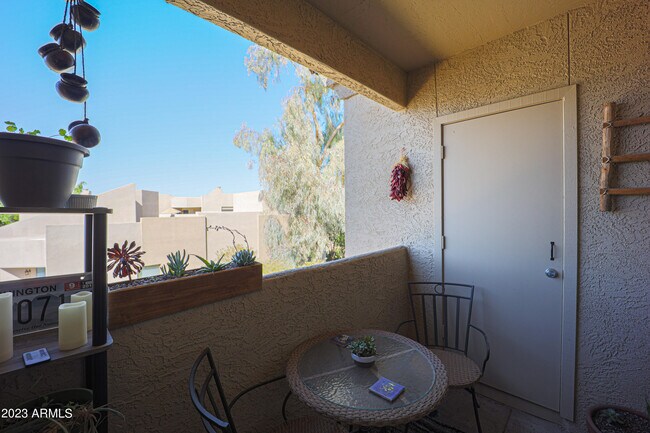 Foto del edificio - 4925 E Desert Cove Ave