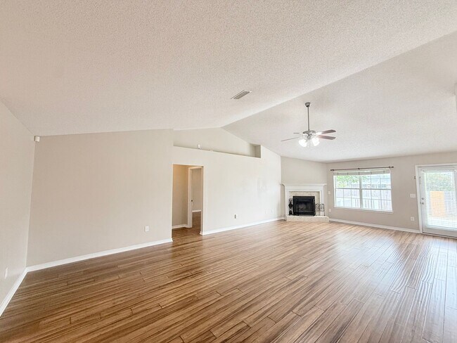 Building Photo - Spacious 4-Bedroom All Brick Home