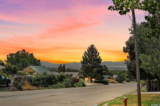 Building Photo - Beautiful Pleasant Grove Home!