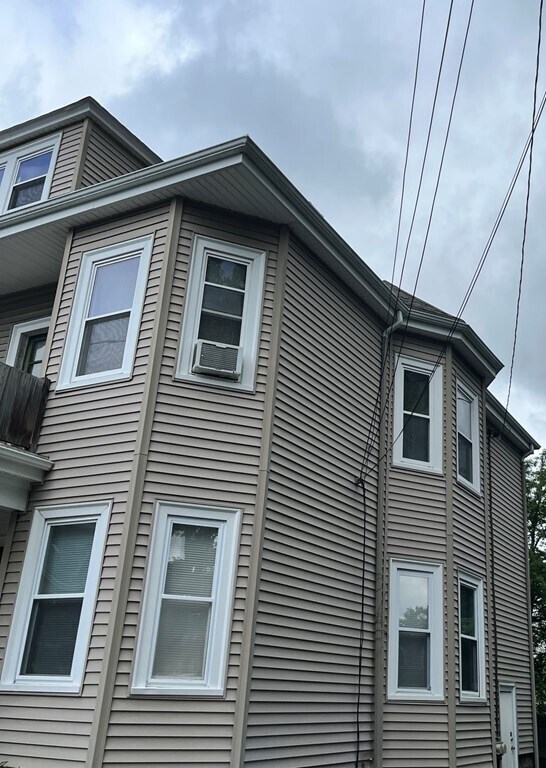 20 Oak St Unit 1, Milton, MA 02186 Apartment for Rent in Milton, MA