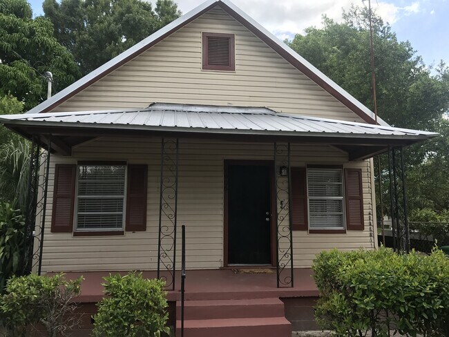 Photo - North Hyde Park Bungalow Close to U.T. House