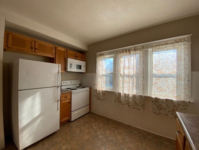 Foto del edificio - 3 Bedroom Home in Elkhart with Garage and Unfinished Basement!