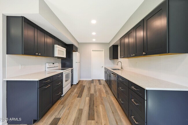 Foto del edificio - 6904 E 6th St