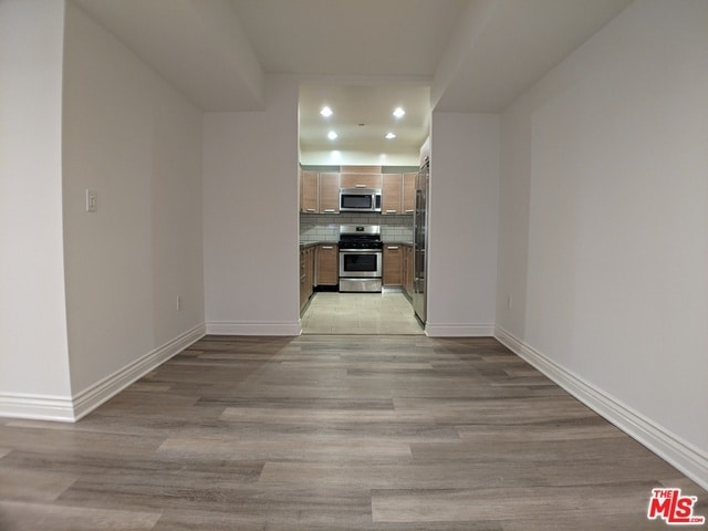 Building Photo - 147 S Doheny Dr