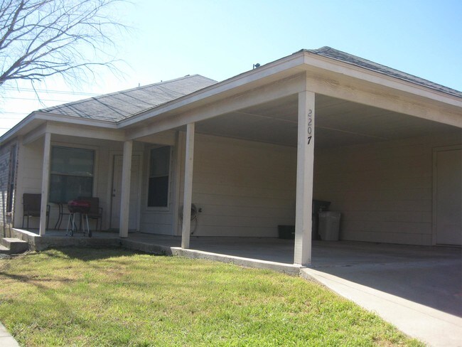 Building Photo - 2207 Ragland Rd
