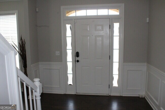 Building Photo - 3152 Spruce Way