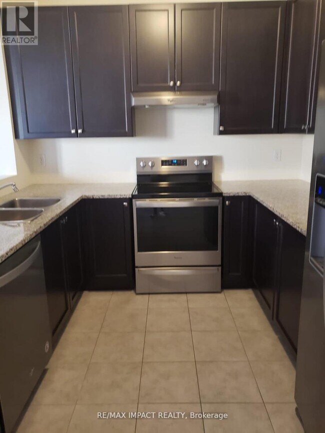 Building Photo - 519 Bessborough Dr
