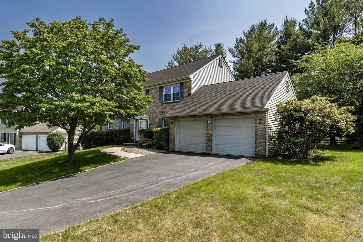 Foto principal - 139 Belmont Dr