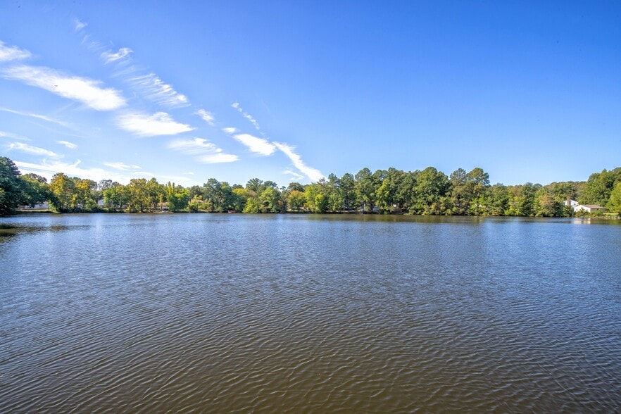 Crystal Lakes Apartments