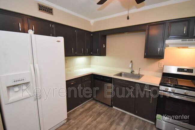 Building Photo - 35 Bellaire Dr