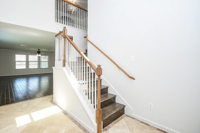 Foto del edificio - 9203 Split Ridge Ln
