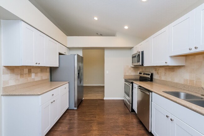 Building Photo - 4551 Oak River Cir
