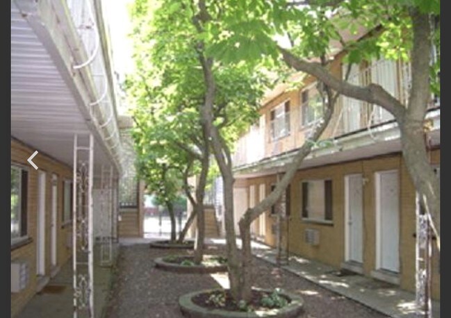 Foto del edificio - 2530 W Foster Ave
