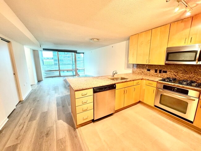 Building Photo - 9725 Woods Dr