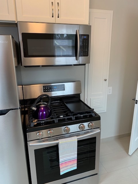 Gas Range - 1112 Donaldo Ct