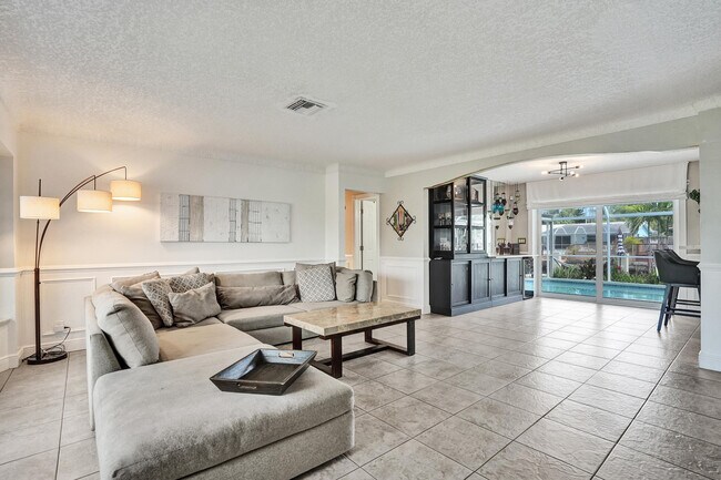 Foto del edificio - 1430 NE 57th St