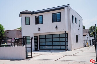 Building Photo - 3176 Casitas Ave