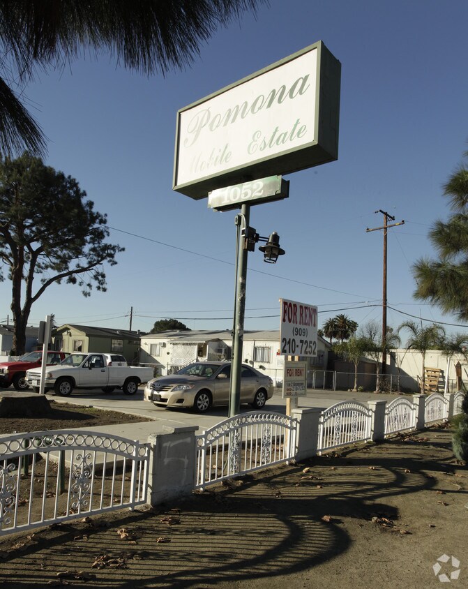 Foto del edificio - 1052 E Mission Blvd