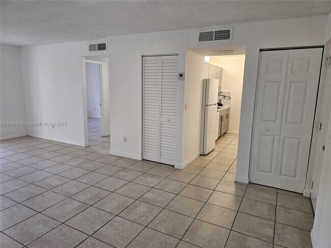 Foto del edificio - 8240 SW 210th St