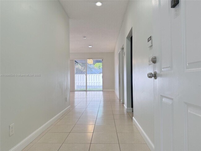 Foto del edificio - 10235 Panama St