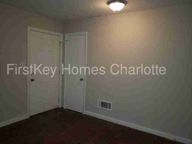 Building Photo - 4931 Galax Dr