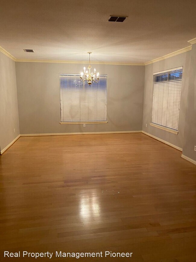 Building Photo - 5 br, 3 bath House - 721 Cresthaven Rd.