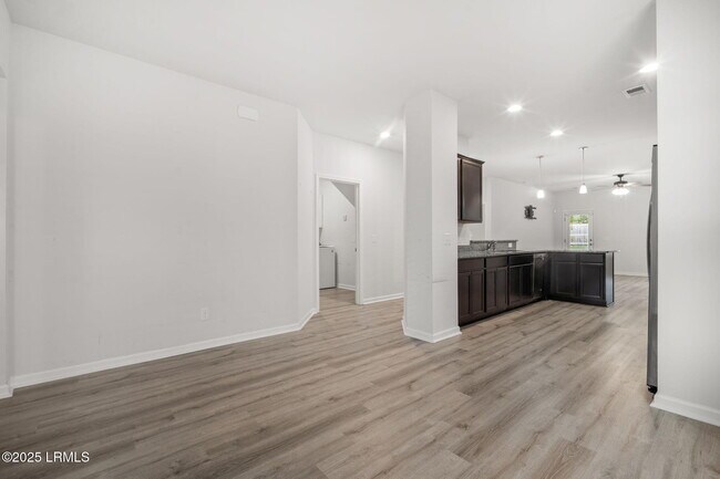 Foto del edificio - 98 Great Bend Dr