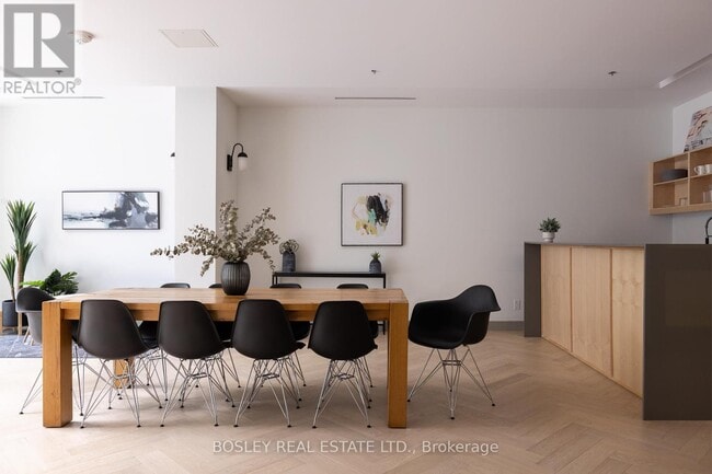 Building Photo - 38 Howard Park Ave