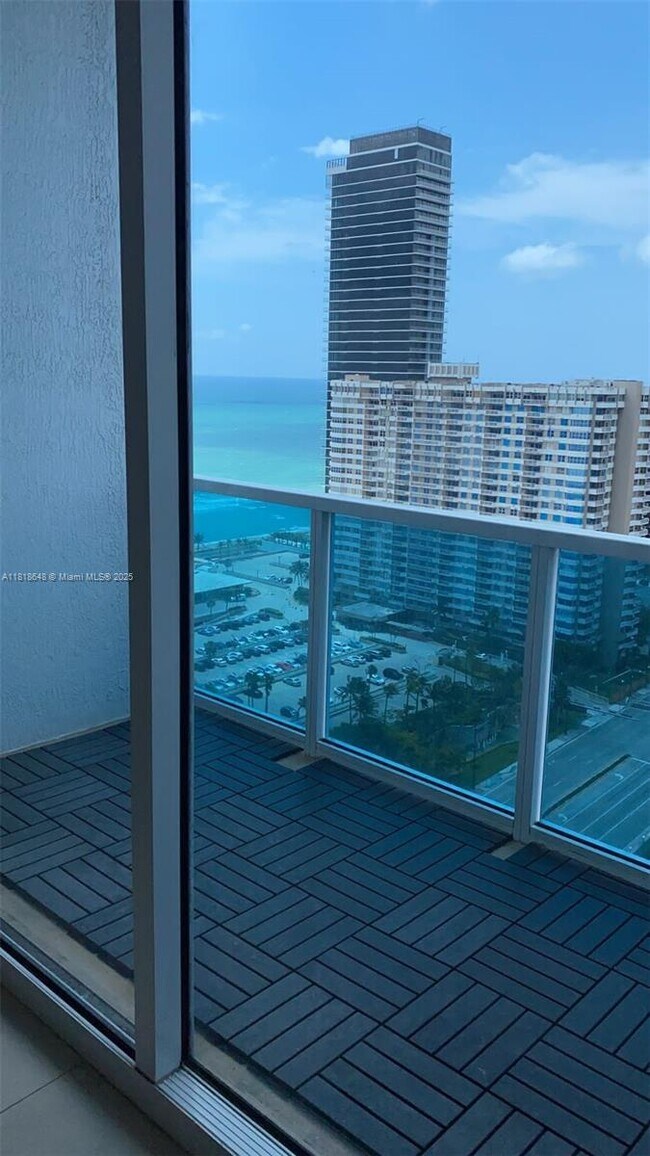 Foto del edificio - 1945 S Ocean Dr