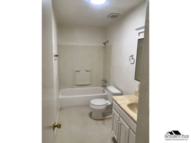 Foto del edificio - 3 bedroom 2 bath