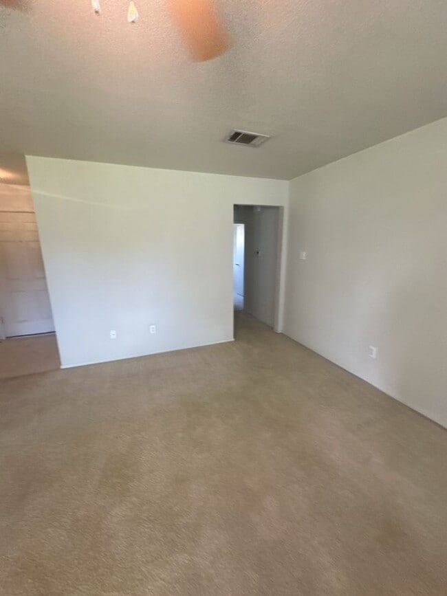Foto del edificio - 3bd/2ba Single-Family Home on Amethyst Dr!