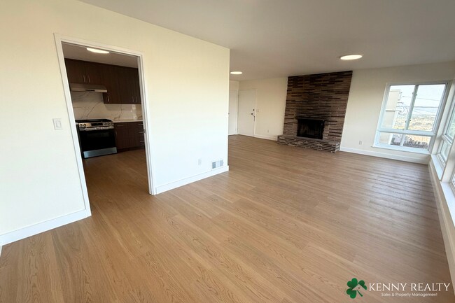 Foto del edificio - Newly Remodeled 5BR/3BA Home w/ City + Ocean Views in Daly City