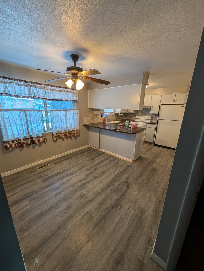 Building Photo - 277 W 600 S