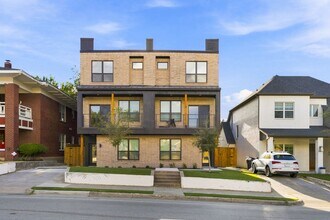 Building Photo - 2554 S University Dr