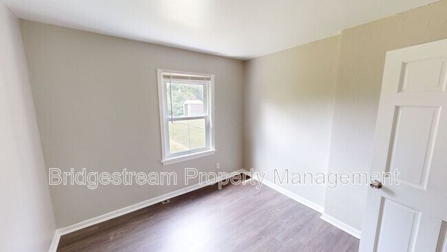 Foto del edificio - 807 Winston Dr