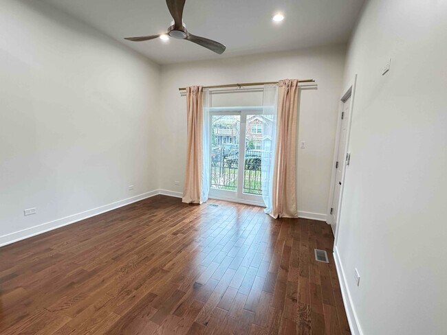 Photo - 1529 N Maplewood Ave Apartment
