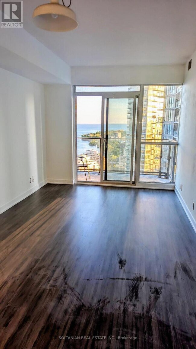 Building Photo - 2200-2200 Lake Shore Blvd W